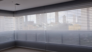 Cortina triple shade